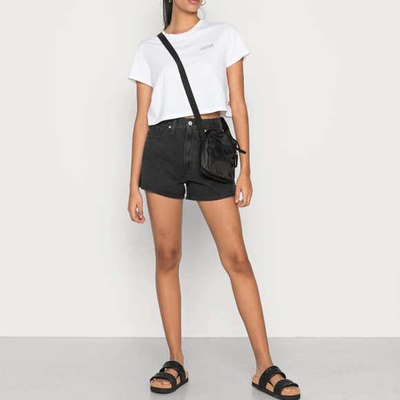 SALE! 🖤NWT: LEVI’S✨ Women’s High Waisted Mom Shorts - Size 27 - Picture 2 of 15